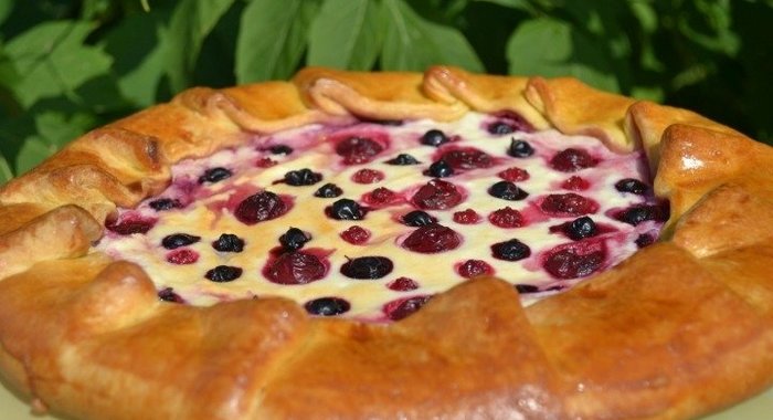 Галета с творожным кремом и ягодами