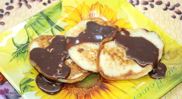 Оладьи с шоколадом и бананами