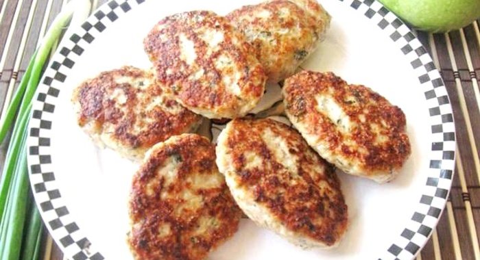 Котлеты с яблоком и сыром