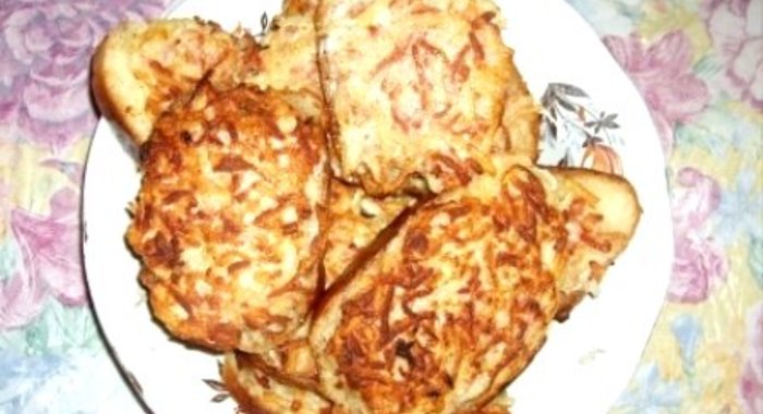 Бутерброды с колбасой и картошкой