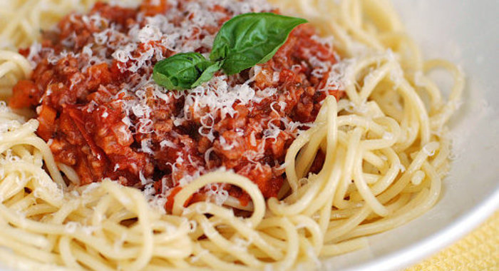 Быстрое болонское рагу с пастой