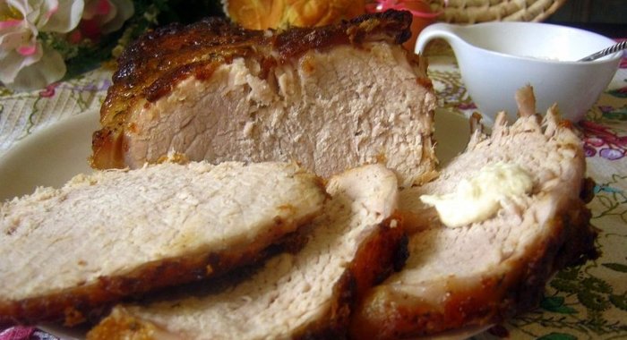 Запеченный свиной карбонад с горчицей и пряностями