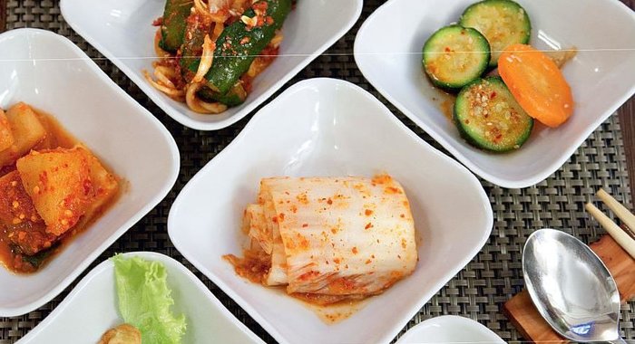 Закуска из огурцов и яично-мясные оладушки