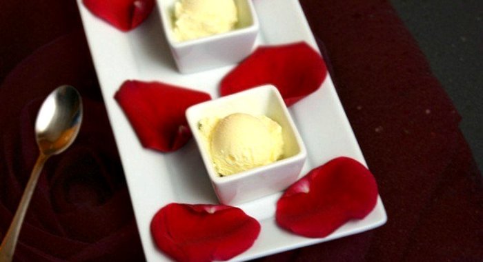 Розовое мороженое