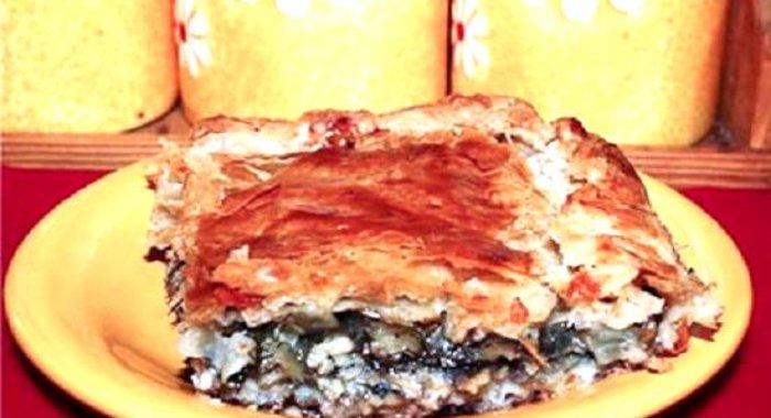 Пирог с мойвой слоеный