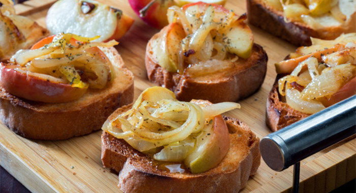 Бутерброд с яблочно-луковой начинкой