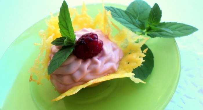 Сырные корзиночки с творожно-малиновым кремом