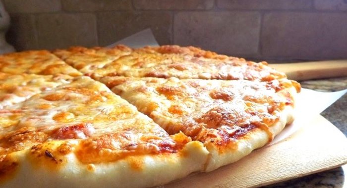 Пицца на пышном тесте