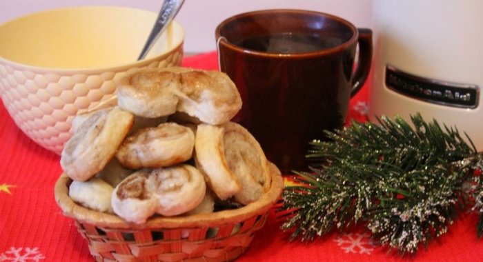 Печенье Ушки из слоеного теста с корицей