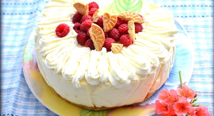 Торт из легкого творожного сыра «Малина со сливками»