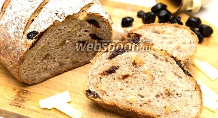 Пшенично-ржаной хлеб с вяленой вишней и орехами