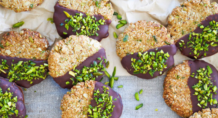 Овсяное печенье с миндалем и фисташками