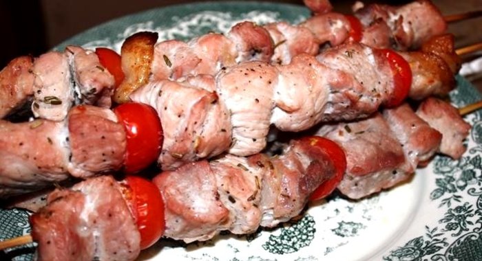 Шашлык из свинины на шпажках