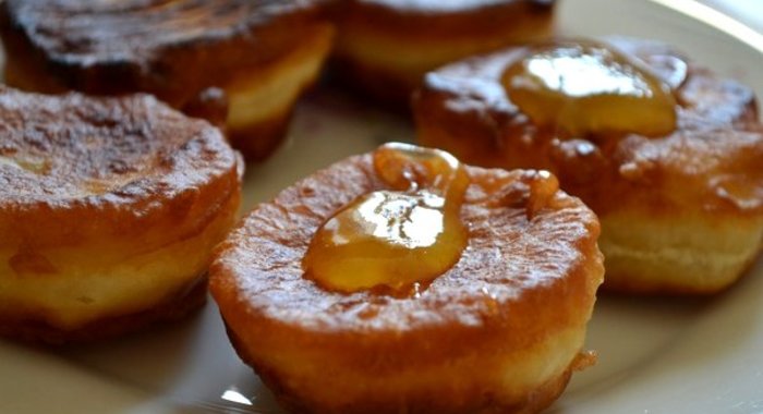 Дрожжевые оладьи на кислом молоке