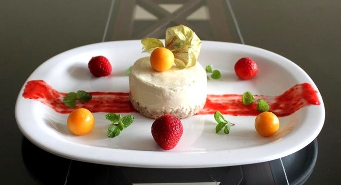 Мороженое-чизкейк с ягодным кули