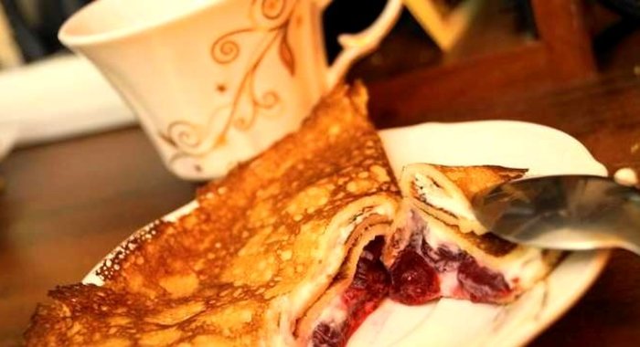 Блинчики с творогом и вишней