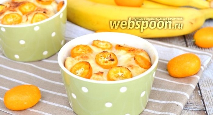 Творожная запеканка с кумкватом, бананами и семолиной