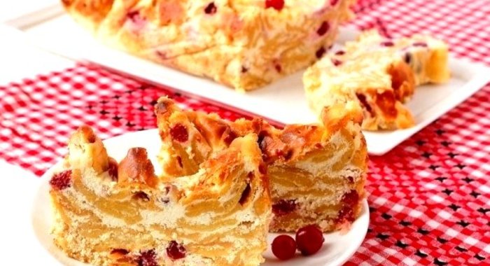 Творожная запеканка с кукурузными хлопьями и клюквой