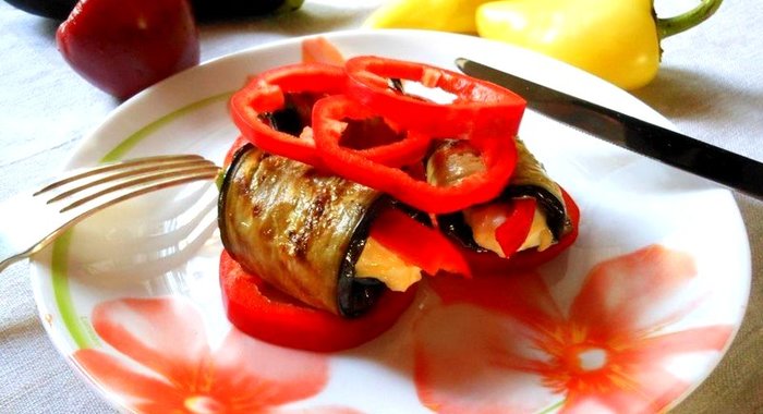 Баклажанные рулетики