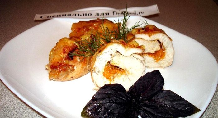 Куриные рулетики с абрикосом