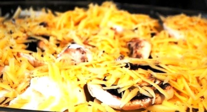 Запеканка с картофелем, цукини и грибами