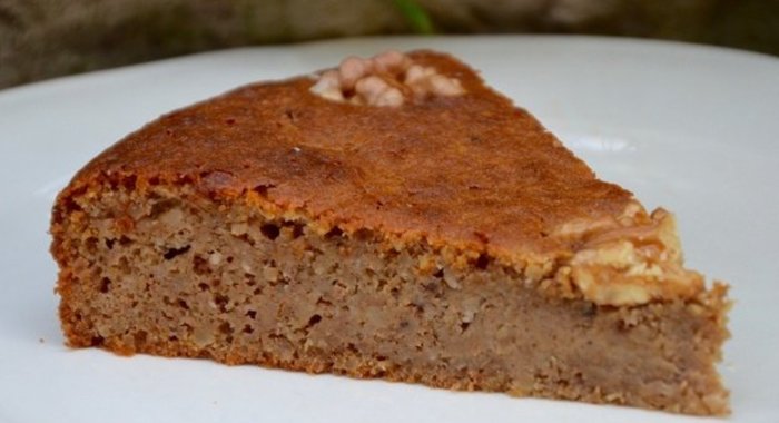 Пирог с грецкими орехами и медом