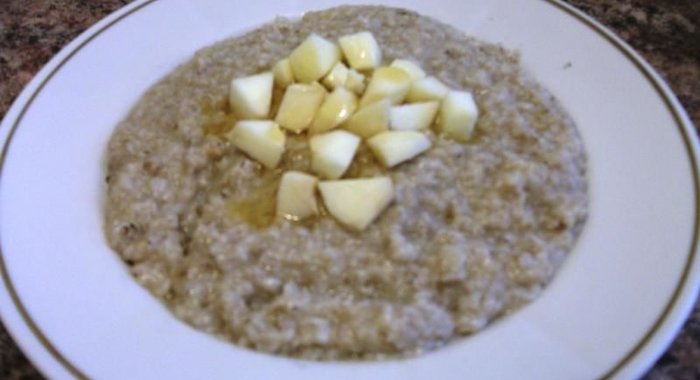 Геркулесовая каша с яблоками и мёдом