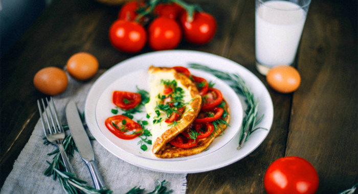 Омлет с томатами