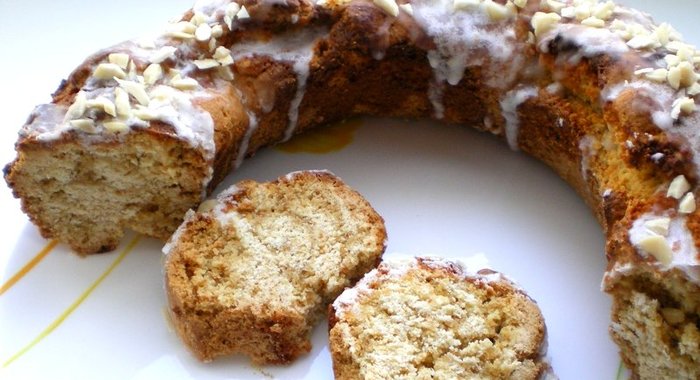 Венский крендель с миндалем