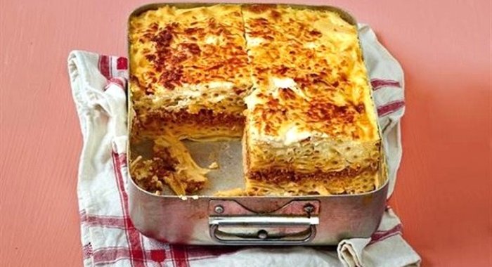 Запеканка с фаршем под соусом Бешамель