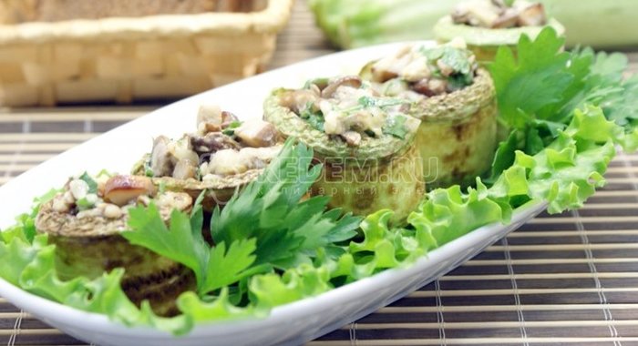 Суп-пюре с серыми калифорнийскими орехами и имбирем