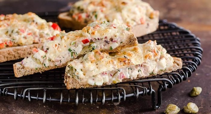 Горячий бутерброд с тунцом