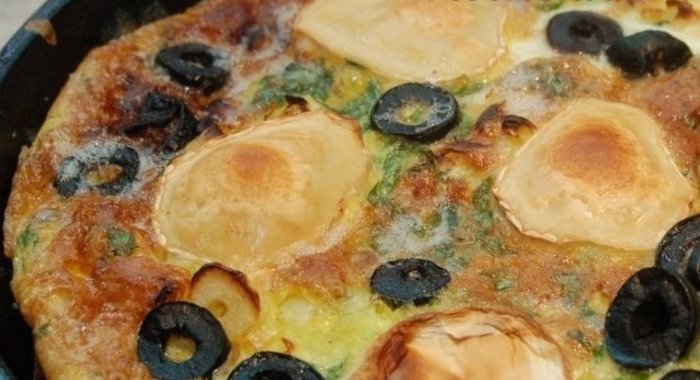 Омлет с луком пореем