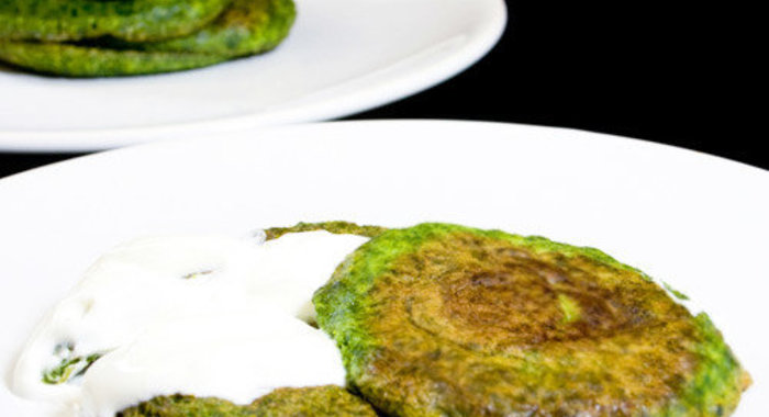 Оладьи из шпината и спаржи