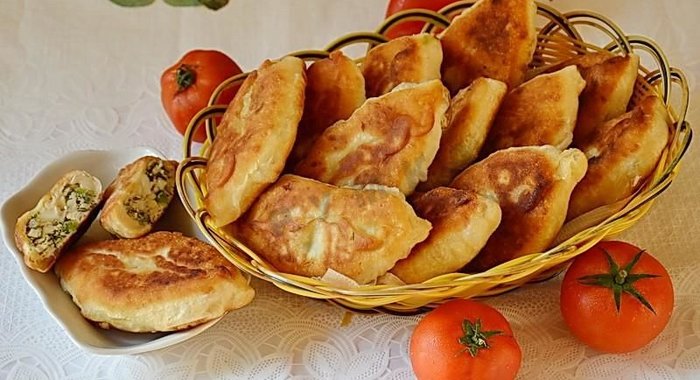Пирожки с луком и яйцом на кефире жареные
