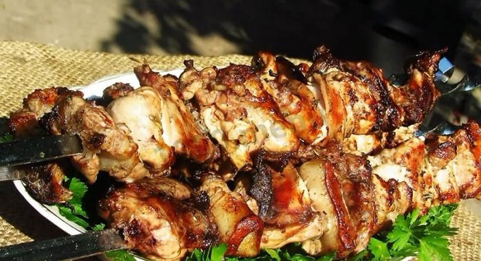 Шашлык из кролика с салом