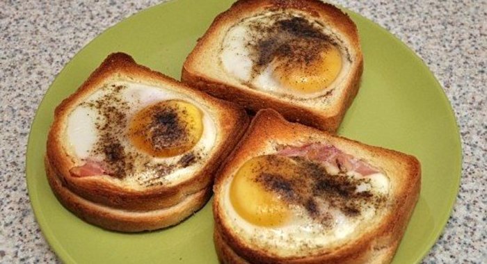 Бутерброды в духовке с яйцом