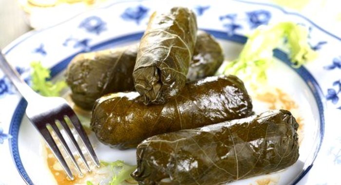 Сыр в виноградных листьях