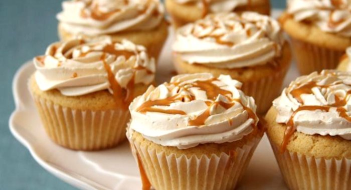 Капкейки с молочной карамелью и кремом