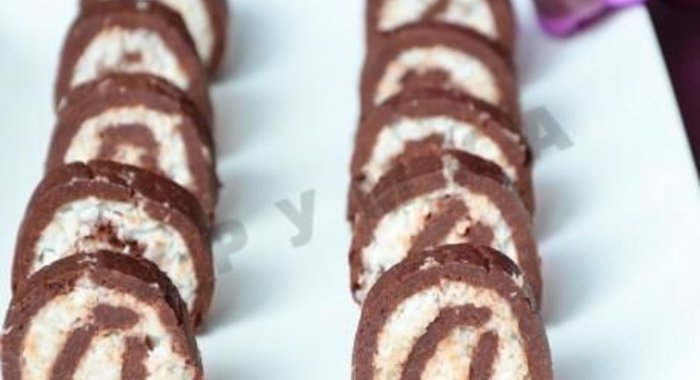 Рулет из печенья с кокосовой начинкой