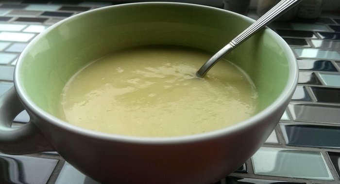 Суп-пюре из кабачков с луком и чесноком