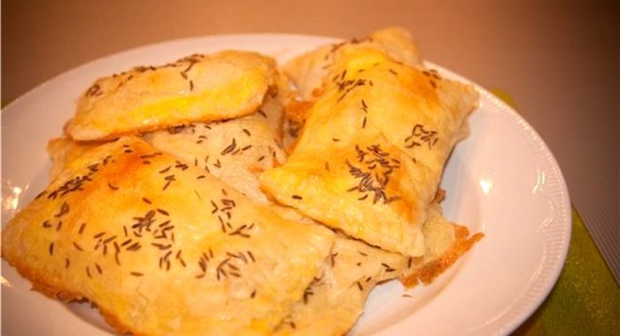 Слойки с ветчиной и сыром