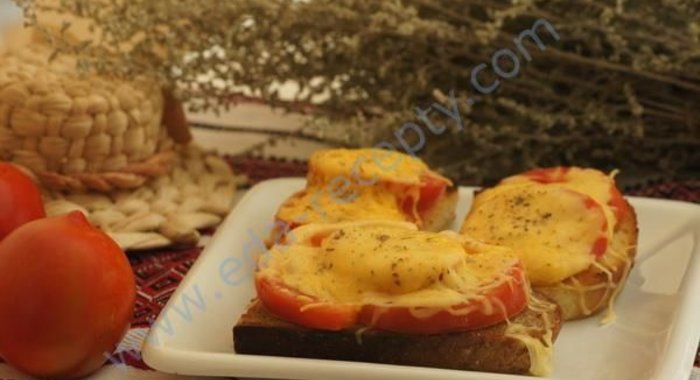 Горячие бутерброды с помидорами и сыром в духовке