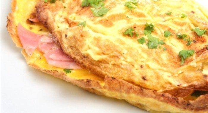 Омлет-суфле с ветчиной и чеддером