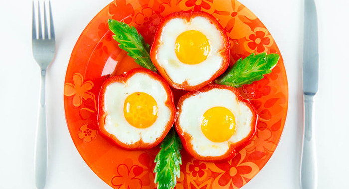 Спагетти с помидорами и омлетом