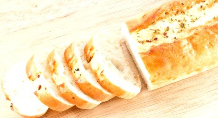 Постный хлеб из спельтовой муки с розмарином и зеленым перцем