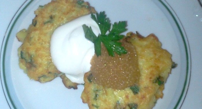 Оладьи картофельные с щучьей икрой