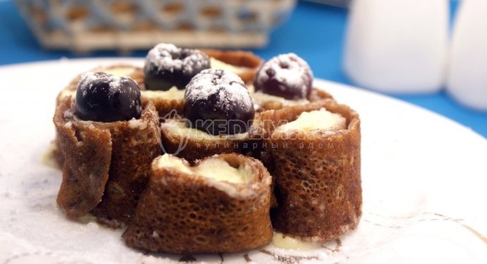 Шоколадные блины со сливочной начинкой