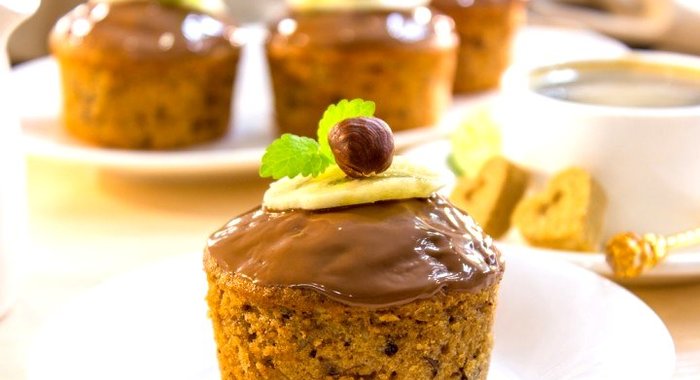 Шоколадные кексы с бананами и фундуком