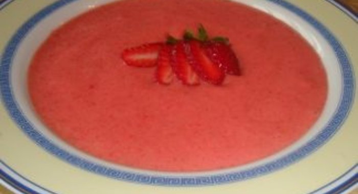 Клубнично-банановый суп-пюре